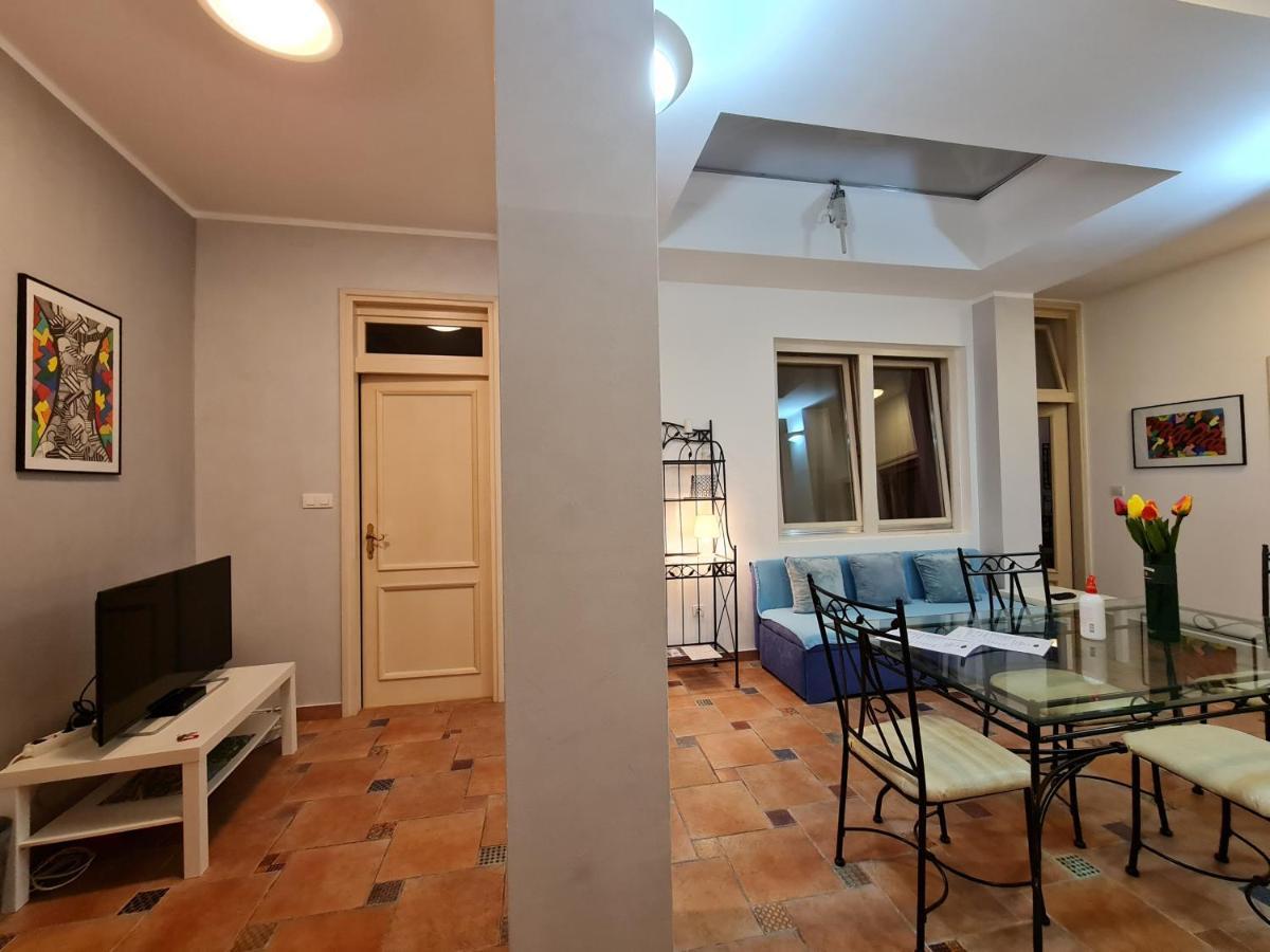 Apartmani N.May'S カルロヴァッツ エクステリア 写真