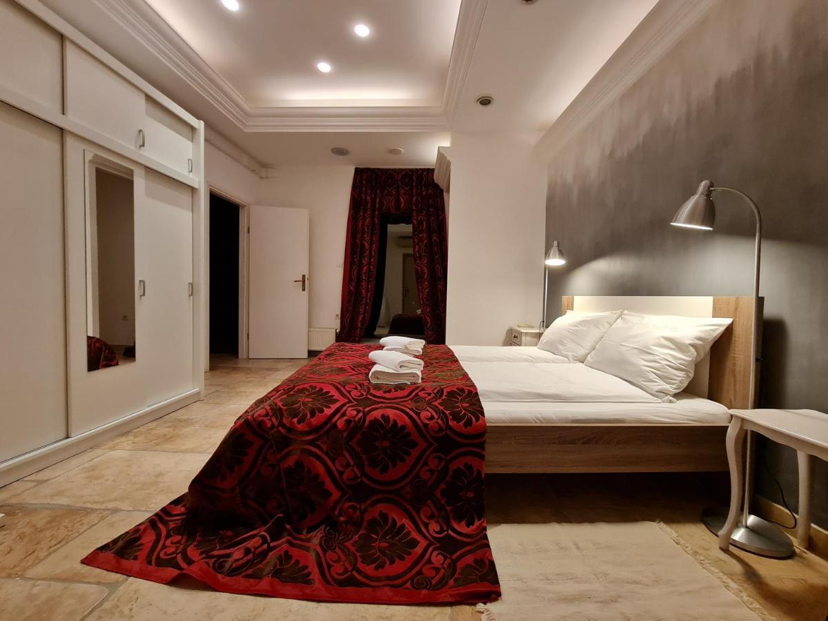 Apartmani N.May'S カルロヴァッツ エクステリア 写真