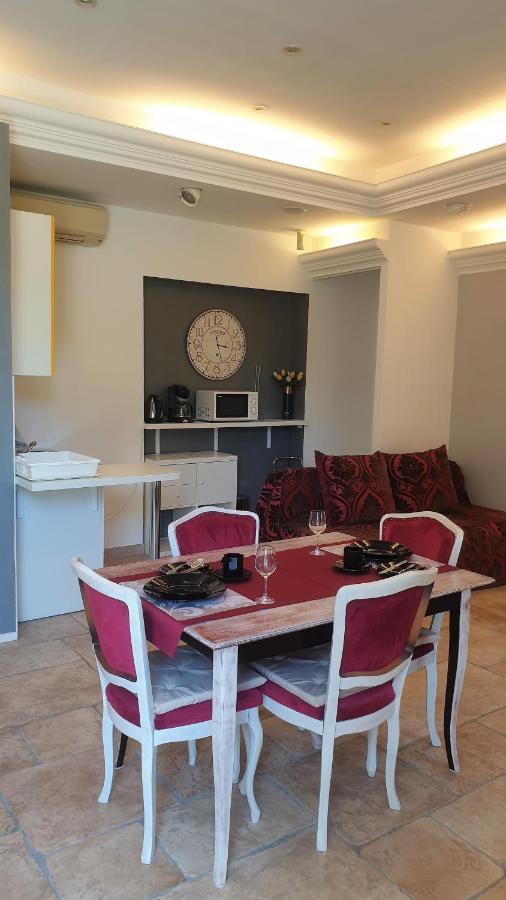 Apartmani N.May'S カルロヴァッツ エクステリア 写真