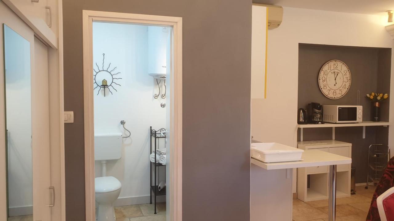 Apartmani N.May'S カルロヴァッツ エクステリア 写真