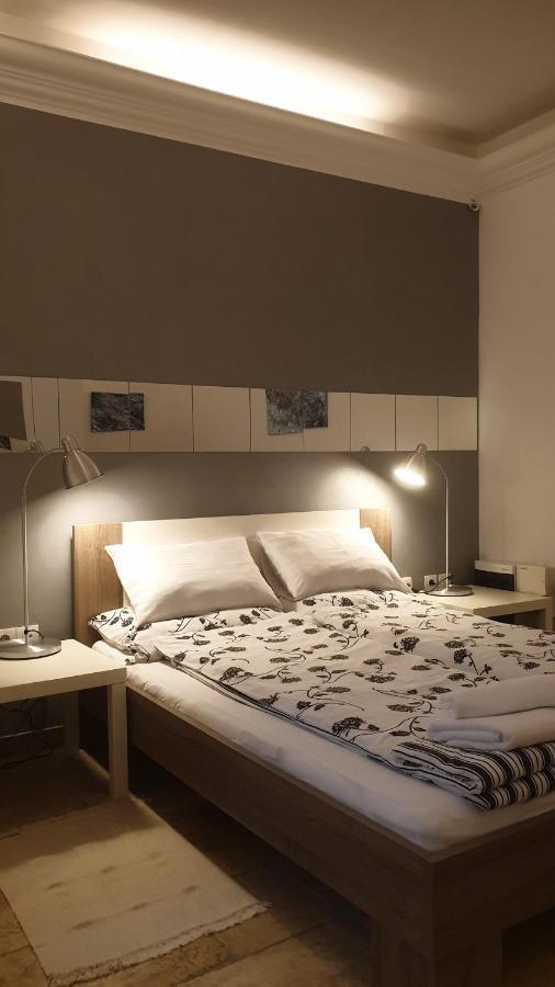 Apartmani N.May'S カルロヴァッツ エクステリア 写真
