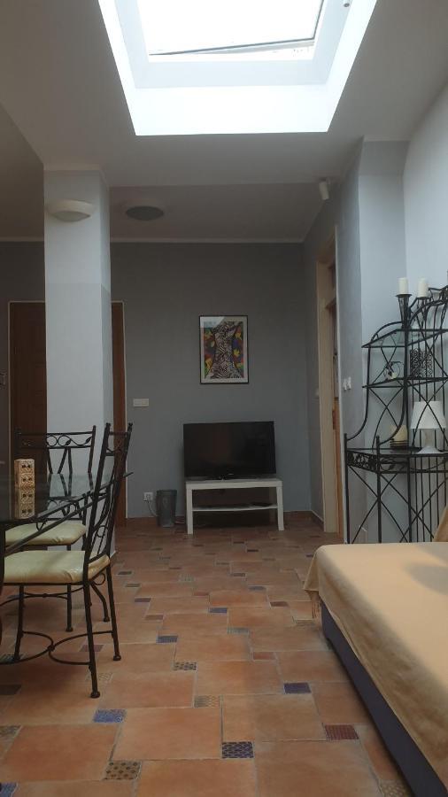 Apartmani N.May'S カルロヴァッツ エクステリア 写真